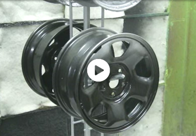 Spraying automobile wheel hub